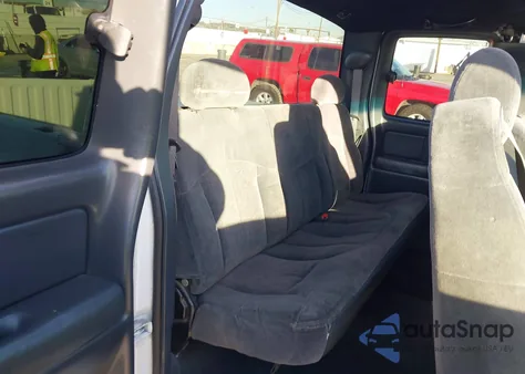 2000 Chevrolet Silverado 1500 Ls z USA, uszkodzony, nr VIN 2GCEC19W4Y1253008